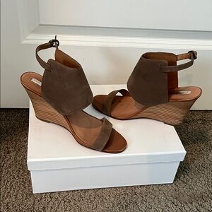 Halogen Tan Wedge Sandals
